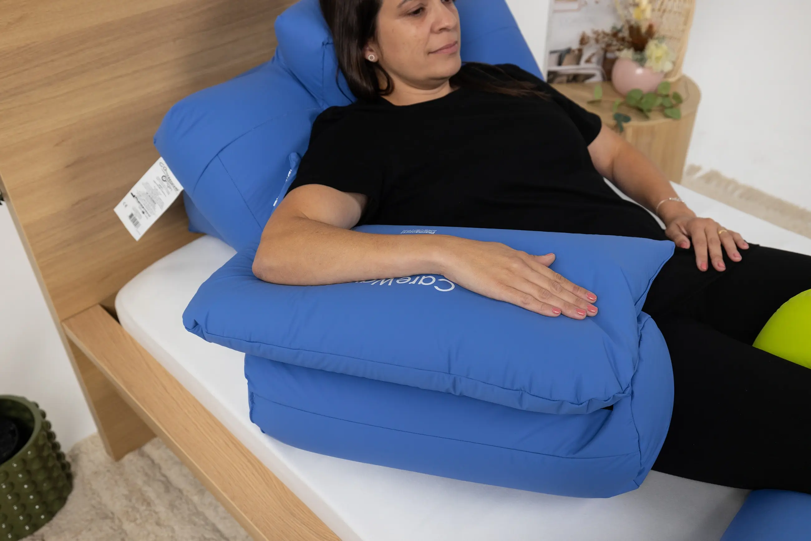 BLUE-DELTA-BLUE-SEMI-FOWLER-BLUE-HEMI-ARM-CUSHION-BLUE-CYLINDRICAL-AND-GREEN-RING-CUSH