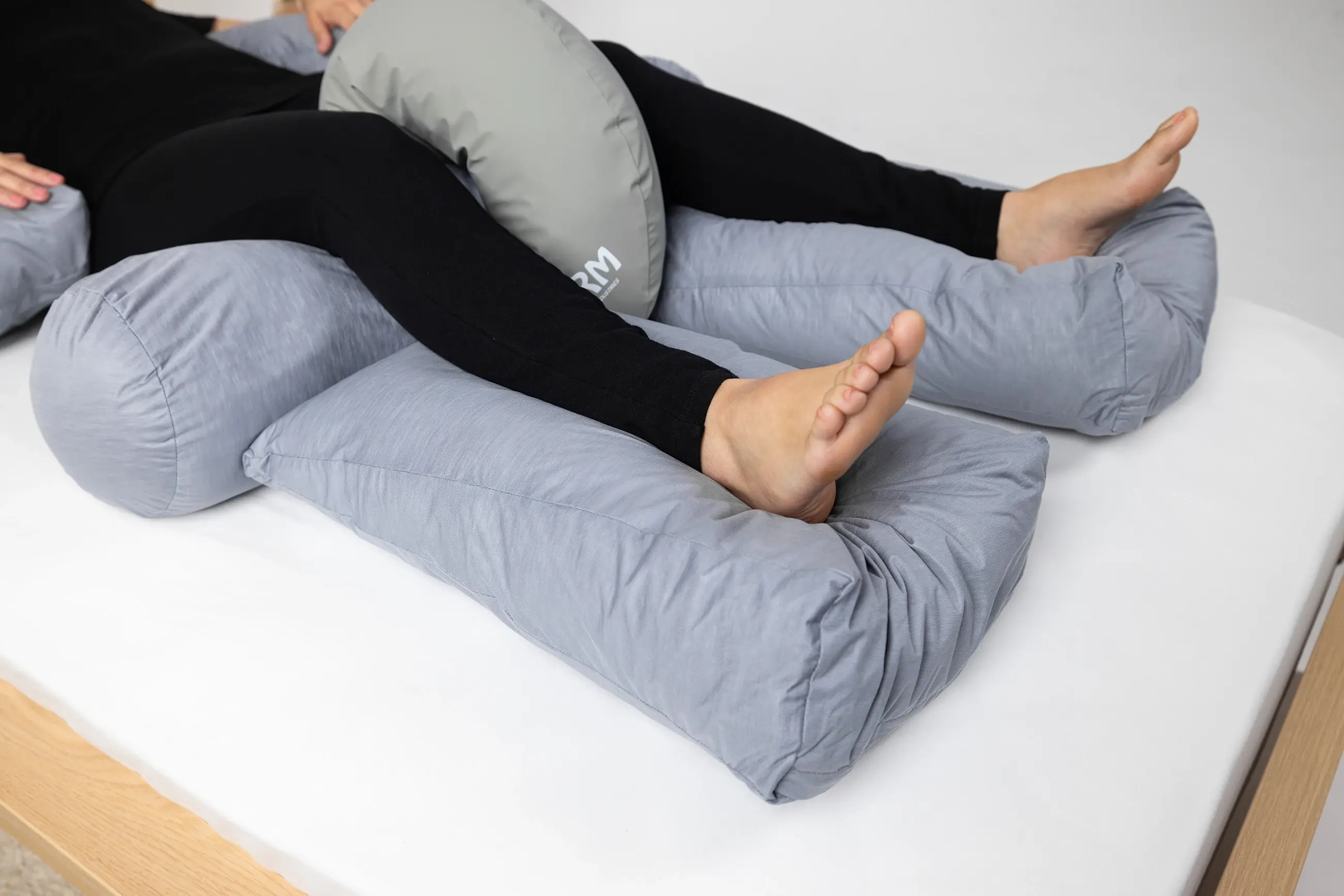 webp-Occipital-Cushion-Two-Hand-Wedges-Occipital-Half-Ring-Two-Heel-Wedges-Supine04