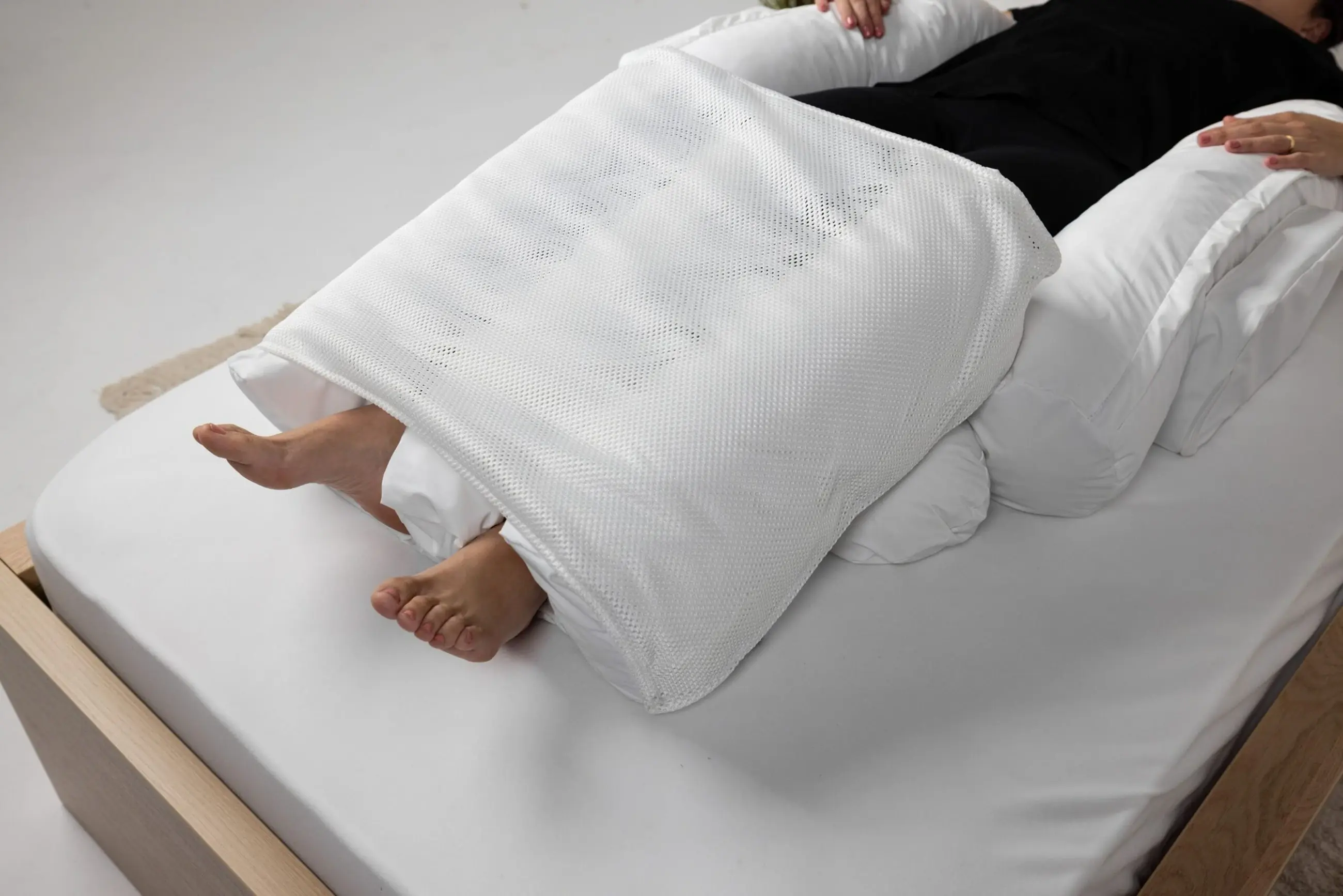 webp-Star-Twin-Side-Roll-Large-Laterals-x2-Leg-Trough-Medium-Banana-Cushion-Supine03-scaled