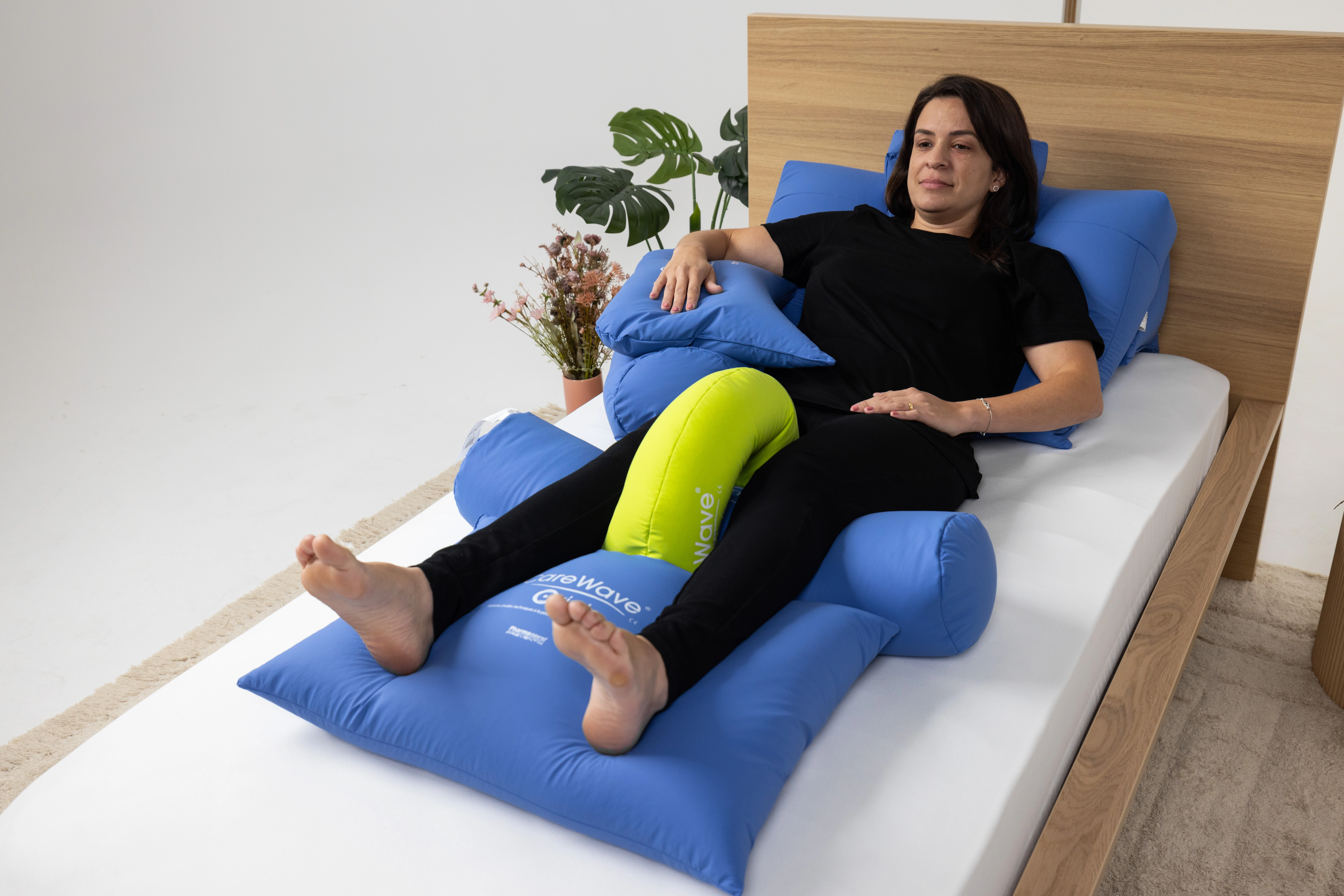 Blue-Delta-Blue-Semi-Fowler-Blue-Hemi-Arm-Cushion-Blue-Cylindrical-and-Green-Ring-Cushion-Blue-Universal-Cushion-Supine-5