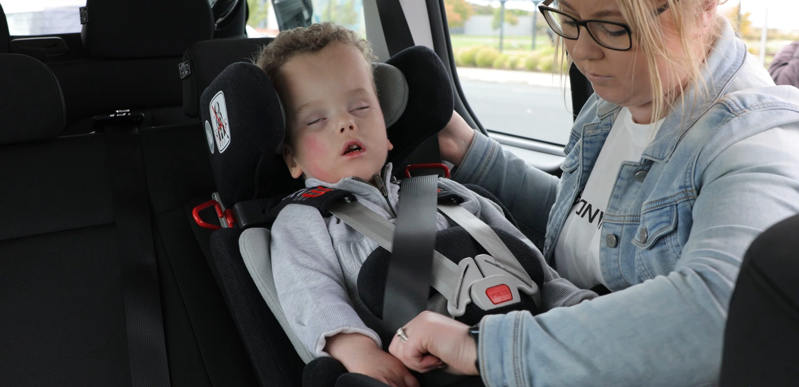 Carrot-3000-Car-Seat-Standard-Base-Installation-Video-Thumbnail-scaled-e1732675354201