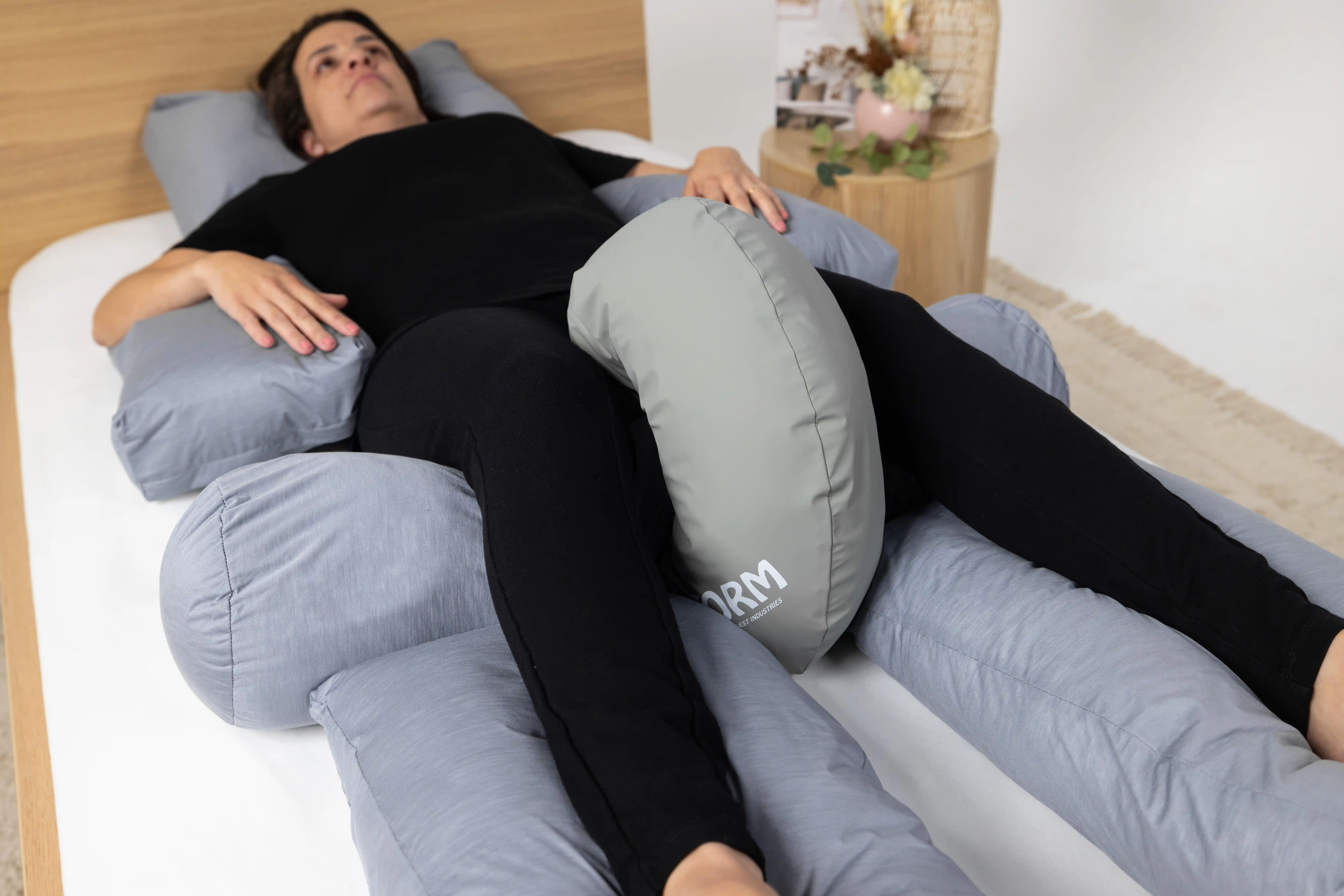 Occipital-Cushion-Two-Hand-Wedges-Occipital-Half-Ring-Two-Heel-Wedges-Supine02-1