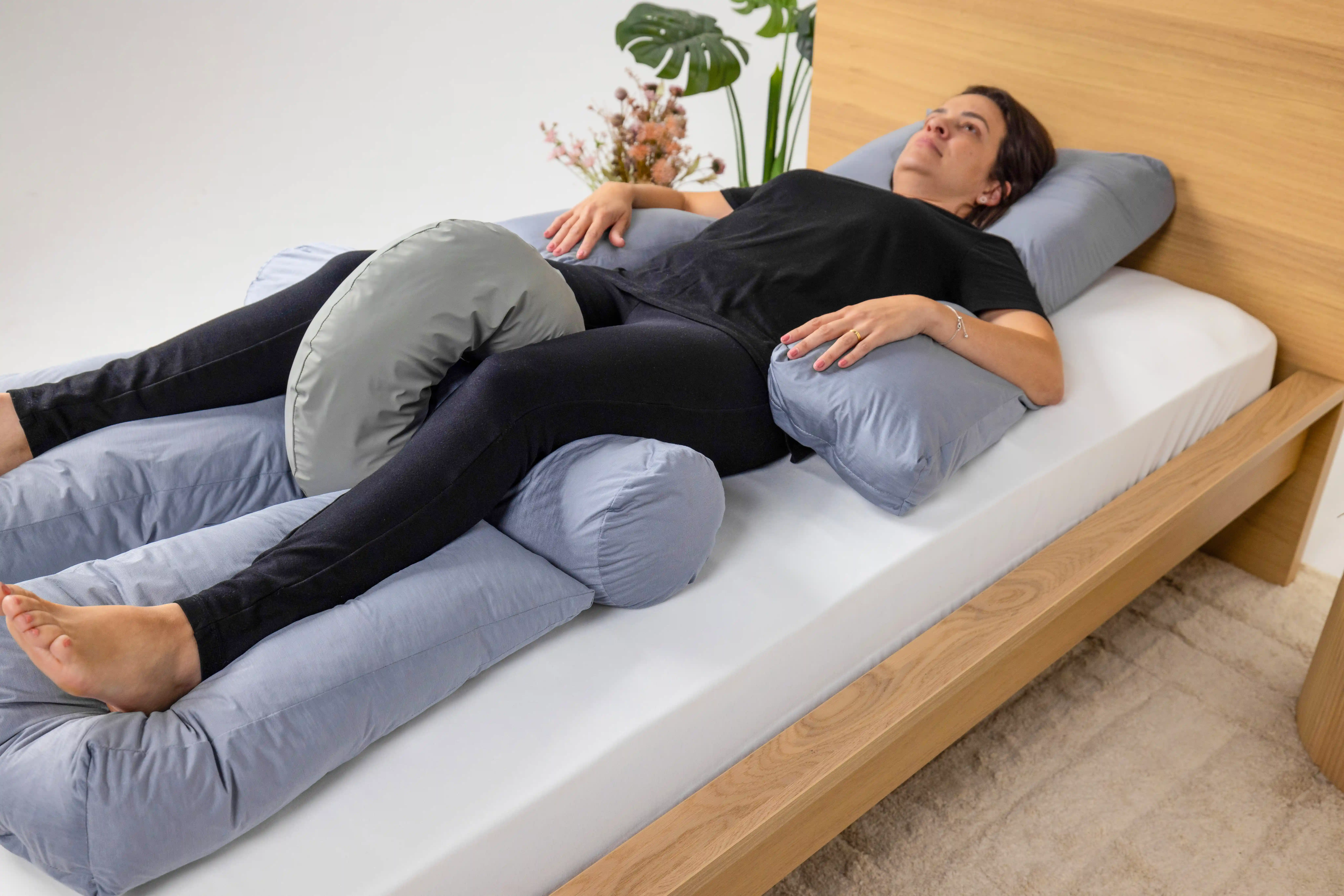 Occipital-Cushion-Two-Hand-Wedges-Occipital-Half-Ring-Two-Heel-Wedges-Supine09