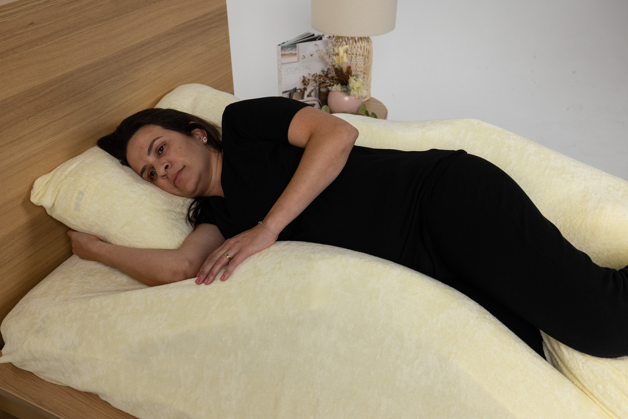 90-degree-Laterals-Roll-Pillow-under-Fitted-Sheet-Terry-Towling-and-Roll-Pillow-Side-Lying