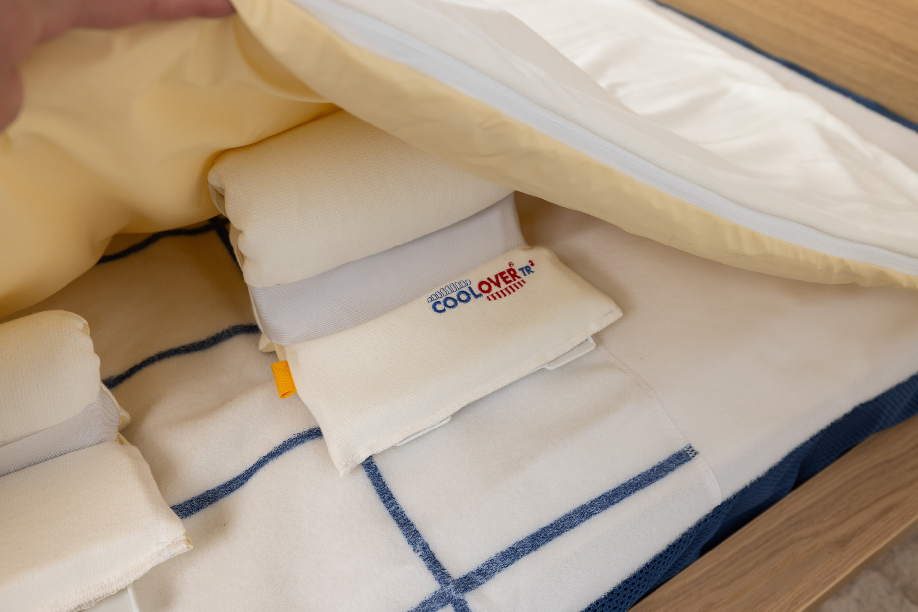 Brackets-on-Velcro-Sheet-with-Airmantle-4