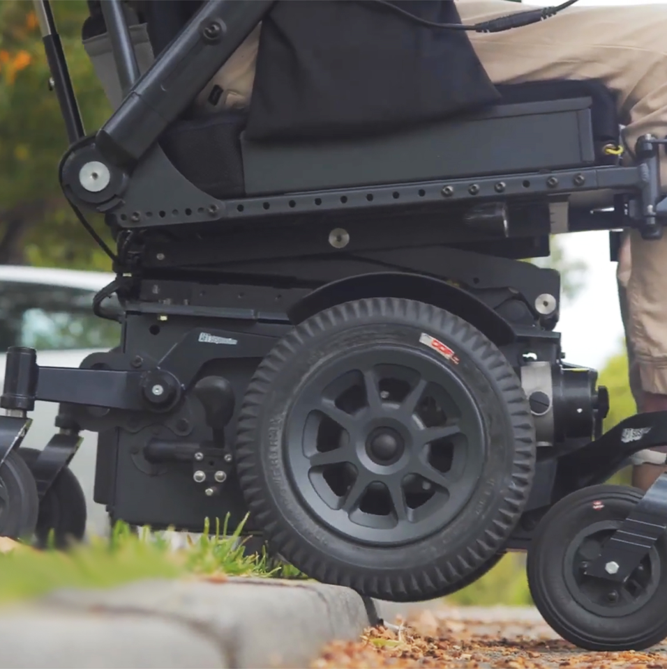 CentroGlide-Kerb-Climbing-Abilitiesxx-e1677733046422