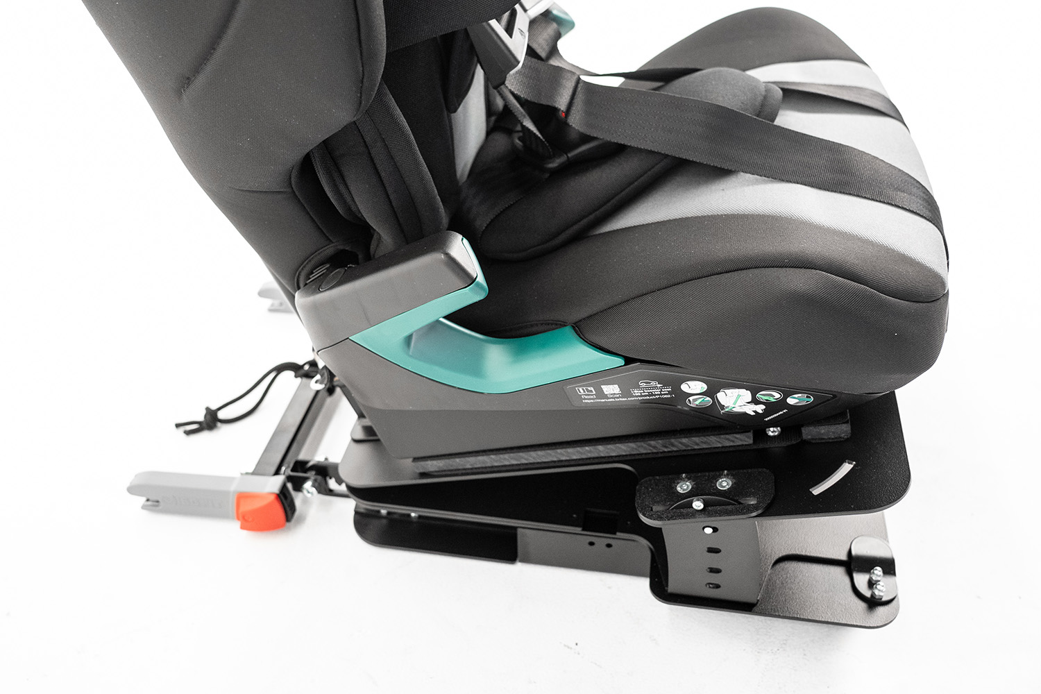 Close up of the installation point and bottom of the IPAI MAX Car Seat. ISOFIX points shown, as well as tool free depth adjustment.